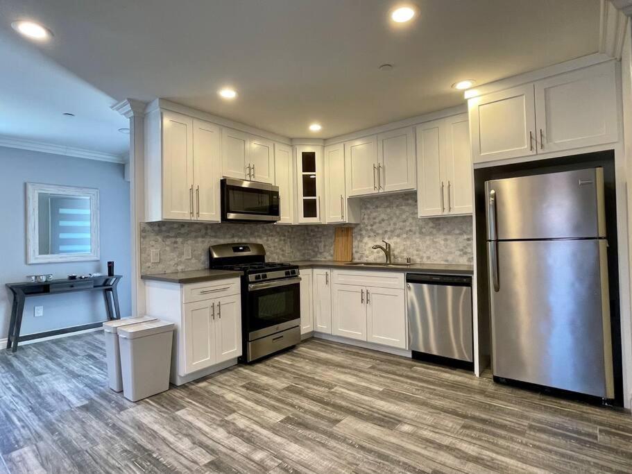 Newly Built Townhouse - Prime Hollywood Location Villa